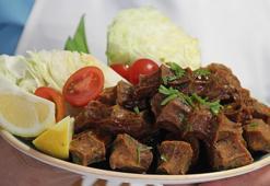 45 derece havada buzla yoğuruluyor! Adıyaman'ın favori lezzeti: Sıcaklar yüzünden bozulması önleniyor