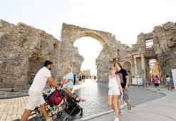 Antalya tarih yazdı 1 günde 104 bin 359 kişi geldi!