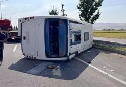 Askeri personeli taşıyan servis devrildi! 13 yaralı