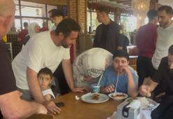 Turla gelenler işletmecinin, işletmeci ise turistlerin çocuğu sandı! Gerçek sonradan ortaya çıktı