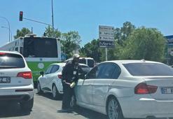 Trafikte 'cam silme' dehşeti! 'Para vermezsen çizerim'