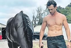 Adam olay! Aras Bulut İynemli son pozuyla sosyal medyayı salladı