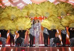 Jennifer Lopez sahneye gondol ile geldi