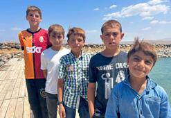 Yazın Osimhen, kışın Ronaldo: Van gölü'nde yüzen çocukların saçları sararıyor!