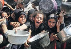 Dünya açlıktan ölen bebekleri izliyor