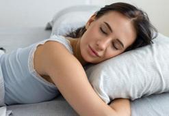 Herkes aynı hatayı yapıyor! 3 günde bir değişmezse cildi sivilceye boğup anında mahvediyor! Erken yaşlanmanın en büyük sebebi