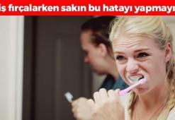 Diş fırçalarken sakın bu hatayı yapmayın! Herkes aynı şeyi yapıyor, dişe ciddi zarar verip mineyi inceltiyor!