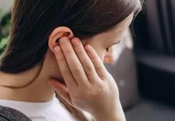 Uzman isim kulak enfeksiyonu olanları uyardı! Havuza girerken 2 kere düşünün