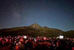 Perseid meteor yağmuru Türkiye semalarında izleyenleri büyüledi