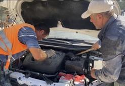 Aracının motoruna yavru kedi kaçtı! Dakikalarca çıkartmak için uğraştı, karşılaştığı canlı şaşkınlık yarattı