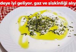 Yoğurdun içine ekleyip kaşık kaşık yiyin! Gaz, şişkinlik ve hazımsızlığın kökünü kurutuyor, mide kramplarını gevşetiyor! Kan şekerini terazi gibi dengeleyen karışım