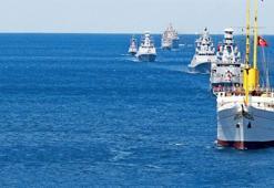 Boğaz’da mavi vatan geçit töreni