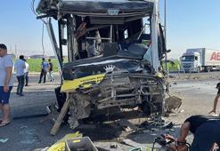 Mardin'de özel halk otobüsü ile TIR çarpıştı: 1 ölü, 9 yaralı