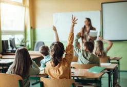 Ağır okul çantaları çocukların sağlığını tehdit ediyor