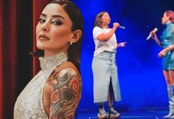 Melek Mosso ve hayranı sahnede! Birlikte düet yaptılar