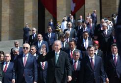 Cumhurbaşkanı Erdoğan ve devlet erkanı Anıtkabir'i ziyaret etti