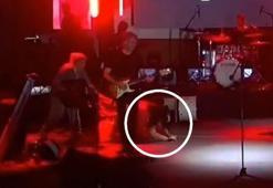 Ünlü sanatçı Tuğçe Kandemir sahneye çıkarken yere düştü