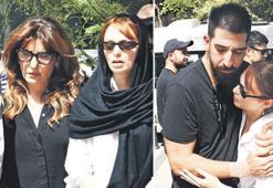 Nilperi Şahinkaya annesine son vedasını etti!