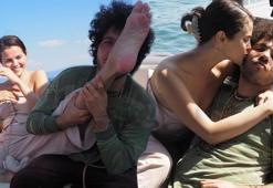 Selena Gomez'den göl kenarında aşk dolu pozlar!