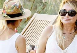 Yonca Evcimik ve Sertab Erener Bodrum’da güneşin tadını çıkardı