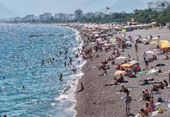 Tatilin son günlerinde sahiller doldu taştı!