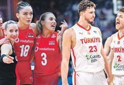 Türkiye'nin kalbi sizinle atıyor! Filenin Sultanları final, 12 Dev Adam çeyrek final için parkede