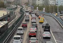 İstanbul'da trafik, okulların ilk günü kilitlendi