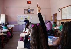 Uzun tatil bitti, ders zili çaldı! Sınıfa formalı dönüş