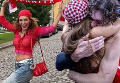 Ebru Şahin gözyaşlarına hakim olamadı! Galibiyet sonrası Cedi Osman'a sarılarak ağladı