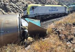 Malatya'da iki yük treni kafa kafaya çarpıştı