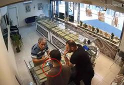 Yaşlı adam sahte avukata altınlarını kaptırıyordu: Kahraman kuyumcu müşterisini böyle kurtardı...