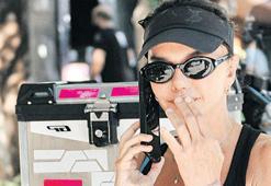 Telefon elinden düşmedi