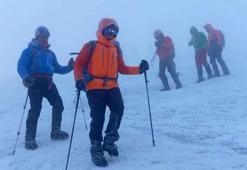 Ağrı Dağı'nda kar fırtınası etkili oluyor