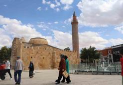 Şehrin ortasında 754 yıllık tarihi yapı dimdik ayakta