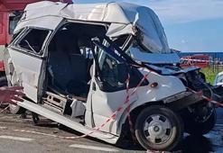 Trabzon’da TIR minibüse arkadan çarptı: 15 Yaralı