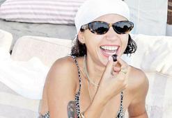 Sahnelerden çok denizdeydi! Daha şimdiden yazı özledi