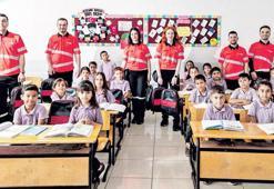 Uçak koltukları okul çantası oldu