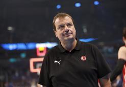 Ergin Ataman, Avrupa Şampiyonası'nın en iyi başantrenörü seçildi