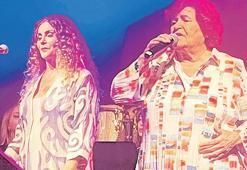 Almanya'ya giden Selda Bağcan'ı resmen taksici kaçırdı!