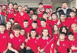 Alkışlar 12 Dev Adam’a