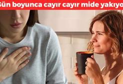 Bardak bardak içiyoruz ama reflüyü tetikliyor! Gün boyunca cayır cayır mide yakıyor, içtiğinize pişman ediyor