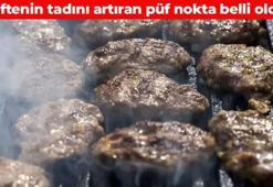 Mangal köftesinin lezzetini 10 kat artırıyor! Harcın içerisine bir parça koyun