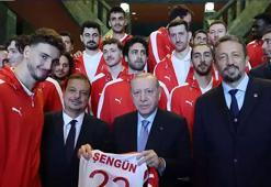 Cumhurbaşkanı Erdoğan 12 Dev Adam'ı kabul etti