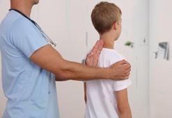 Çocukların omurgası tehdit altında: Ağır çantalar eğriliği artırıyor