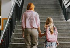 Okula uyum sürecinde anne babalar dikkat etmeli
