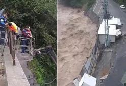 Rize'de sağanak alarmı! Köprü çöktü, vatandaşlar mahsur kaldı