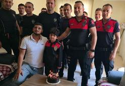 Polis ekiplerinden 9 yaşındaki Miraç'a sürpriz: DMD kas hastası çocuğa doğum günü kutlaması