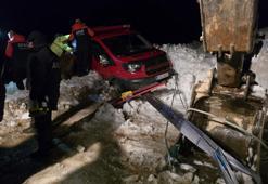 Rize'de 6 aracın üzerine çığ düştü! Mahsur kalan 15 kişi kurtarıldı