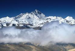 Dünyanın En Yüksek ve Derin Noktaları: Coğrafyanın Uç Sınırları
