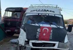 Tarım işçilerini taşıyan minibüsle kamyon çarpıştı! 20 kişi yaralandı